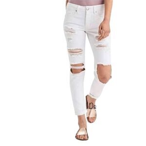 American Eagle White Ripped Mom Jeans Size 8 or W29 Short